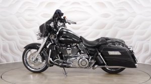 Harley-Davidson CVO Street Glide vin 5HD1PZ8E8CB952085