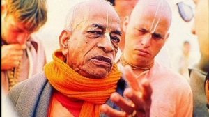 Лекция Шрилы Прабхупады 29.08.1973, Лондон. БГ 2.26-27. Не горюйте над кучкой химикатов.