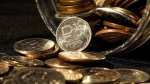 Девальвацию рубля назвали риском для экономической политики России