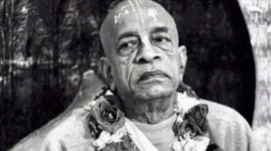 Утренняя прогулка Шрилы Прабхупады 29.08.1975, Вриндаван. Печать книг в Индии.