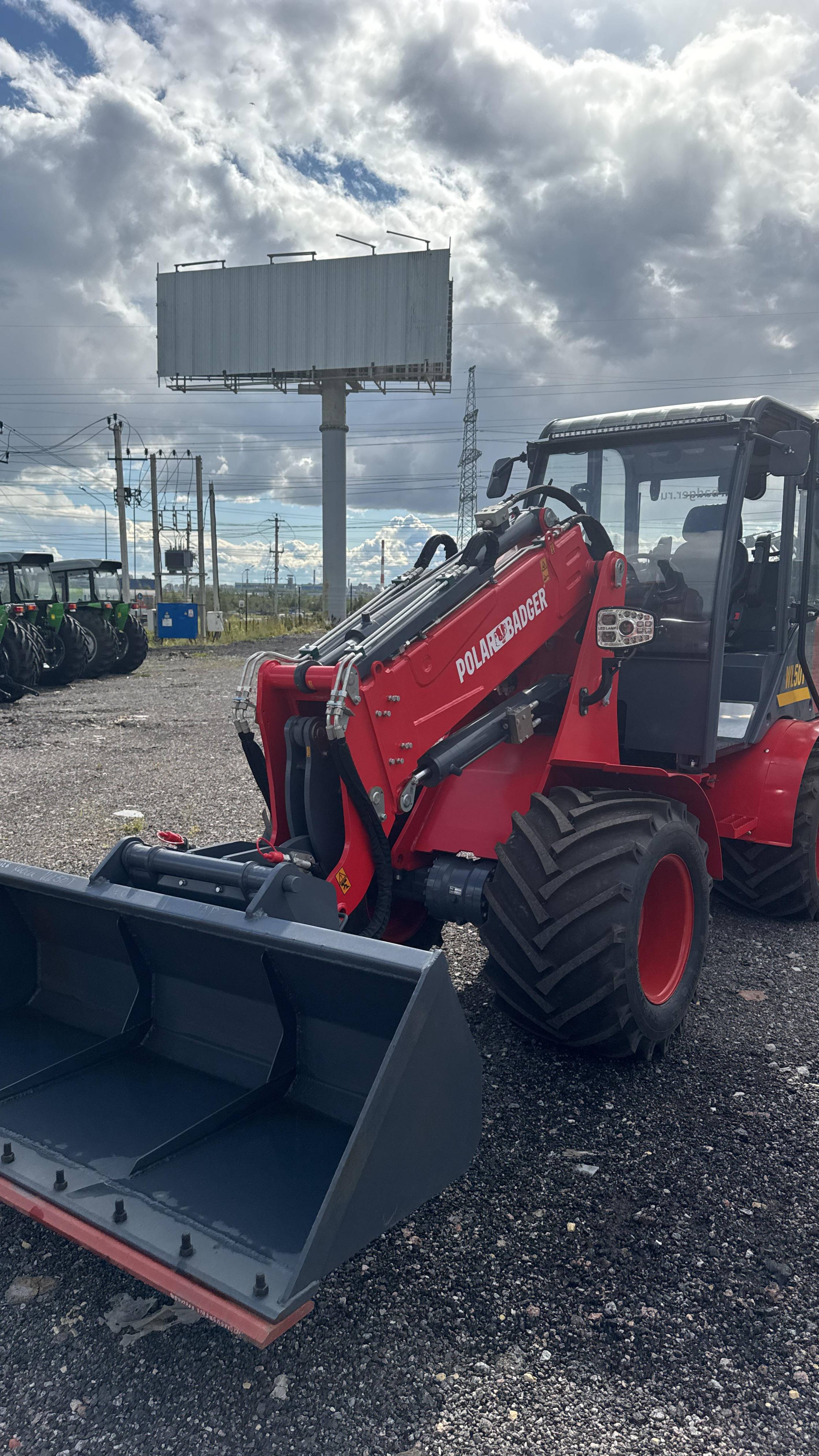 Телескопический мини погрузчик Polar Badger #минипогрузчик #polar #спецтехника #телескоп #деталь смотреть онлайн