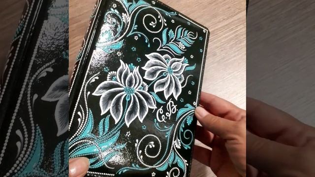 Ежедневник расписан в смешанной технике (текстурная и точечная роспись) смотреть онлайн