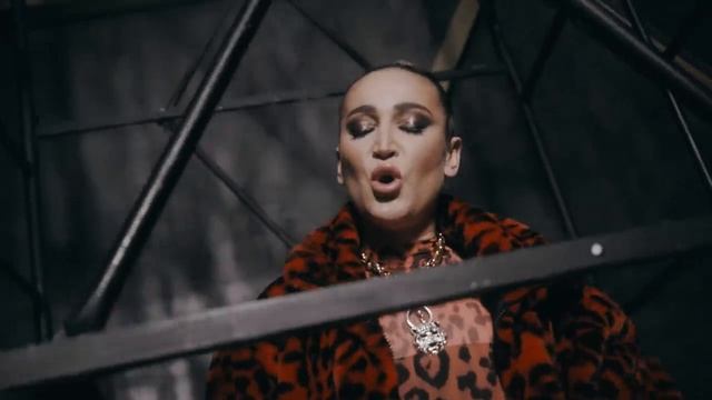 Ольга Бузова - Не буди во мне зверя смотреть онлайн