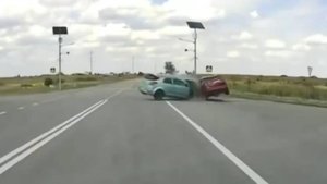 Момент серьёзной аварии под Луганском