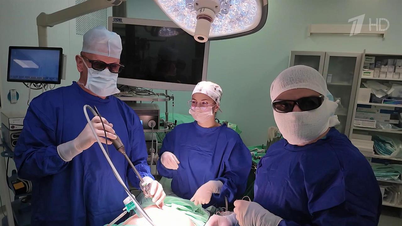 Врачи центра имени А. С. Логинова помогли мужчине с тяжелейшей формой рака