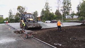 Олег Решетников оценил ход работ на стадионе возле первой школы