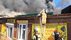Пожар на рынке в Волгограде локализован на площади 3,2 тыс. кв. м