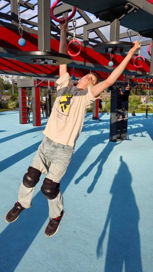 Как научиться делать крутые трюки на турниках ЛЕГКО