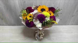 Букет из георгин и подсолнухов