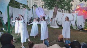 Выступления, перфомансы и шоу, которые происходят каждый день на Чистопрудном бульваре