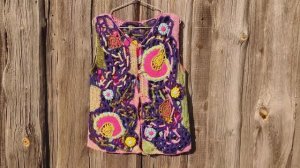 Жилет со шнурами фриформ крючком