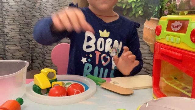 Нина делает заготовки