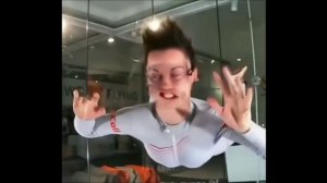 Полёт в аэротрубе без шлема