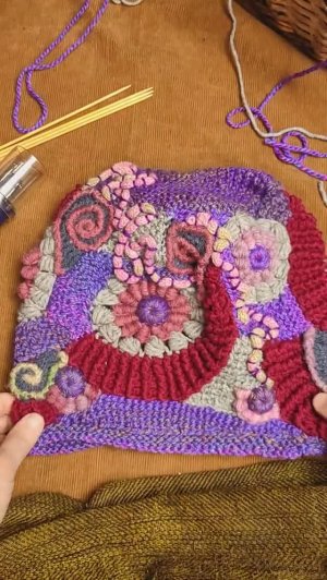 Пришиваем шнур к вязаному полотну