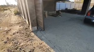 Откатные ворота с защитой от животных и стильной отделкой под дерево — идеальный выбор для дома