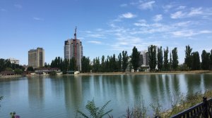 В парке Нальчика растут деревья которым больше 300 лет. Пешком по вечернему Нальчику. Путешествие