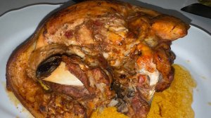 Запекаем мясо в духовке большим куском.