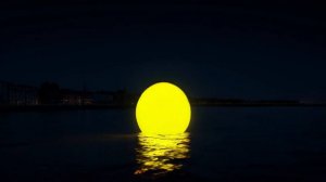 Жёлтый НЛО в виде шара летал над морем в Евпатории.