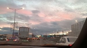 Поражает небо, можно просто любоваться. так бывает вечером. Но никогда не повторяется дважды. Закат.