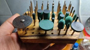 Заточка сверла для работ по дереву и подставка для боров, шарошек, фрез.