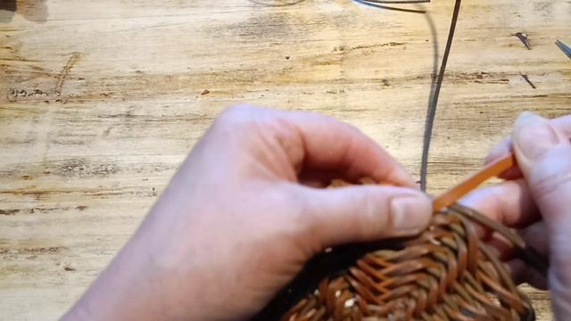 Ажурный узор в корневом плетении ротангом. смотреть онлайн