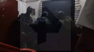 Полуголый мужчина ворвался в отдел и избил полицейских в Орске