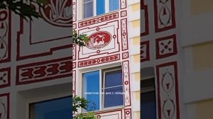 Дом с лебедями