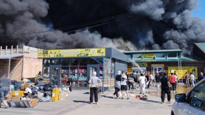 Рынок горит в Волгограде на 3 тыс. "квадратах"