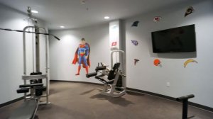 $1 vs $1,000,000,000 Nuclear Bunker!