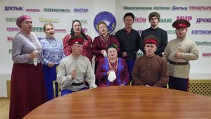 Фольклорная студия ансамбля казачьей песни "Поречье" - По полку полковничек идет (ст. Букановская)