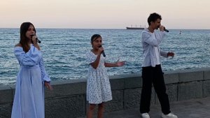 Где Мы Будем Завтра, трио София, Николь, Роберт Виджесингх, Ялта