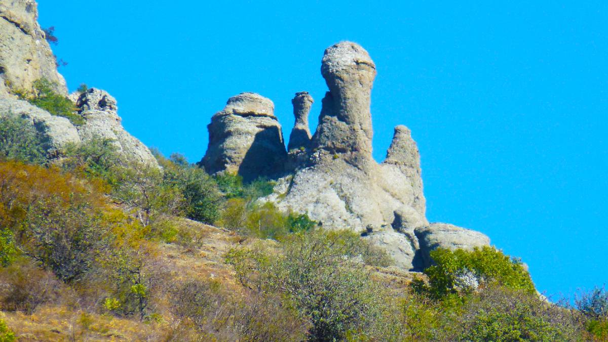 Поднимаемся на Южную Демерджи в Крыму. - уставшая девушка.