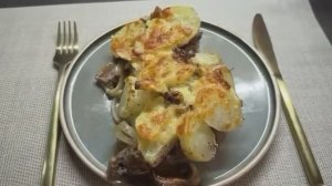Говядина в духовке с картошкой и грибами.