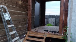 Вертикальное крепление бруса. Рамма для остекления крыльца.