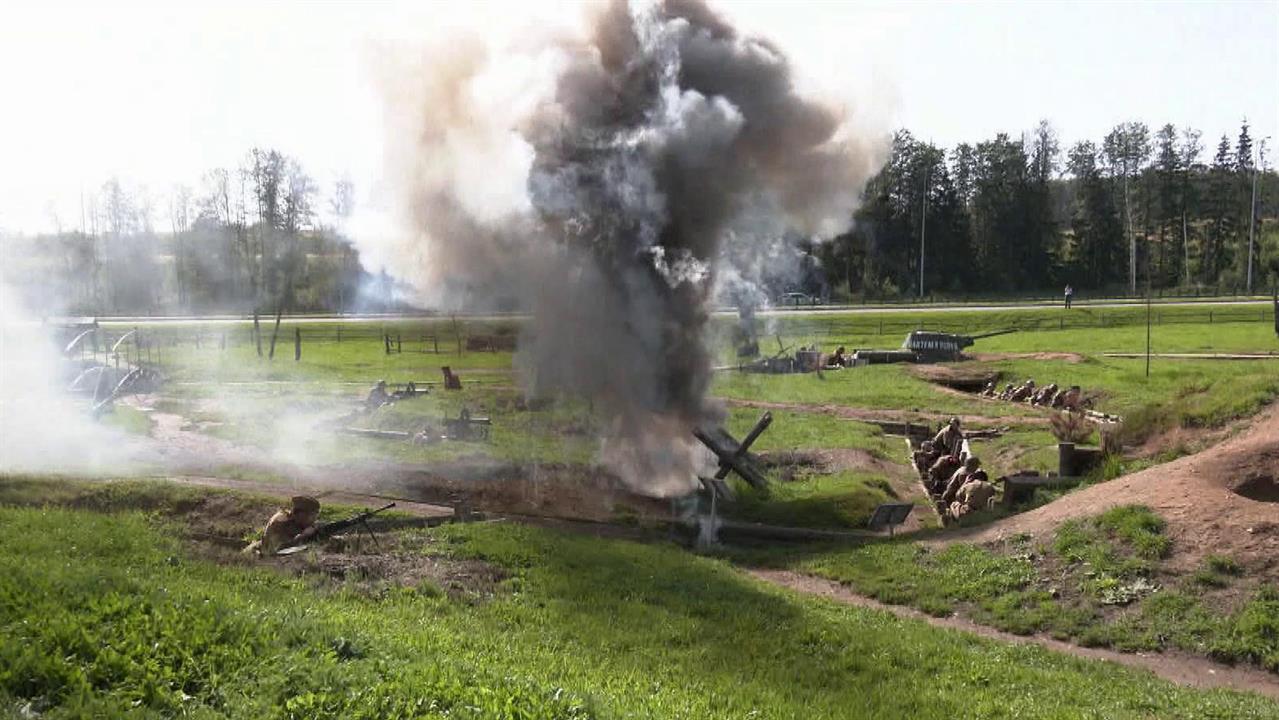 Под Москвой реконструкторы восстановили одно из ключевых сражений ВОВ - Курскую битву.