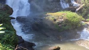 Радуга над ручьем с горным водопадом!
