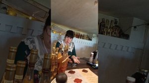 20250830 г Коломна, Кремль, медовая лавка Сергея Пупынина. Попробовали квас. Вкусно.