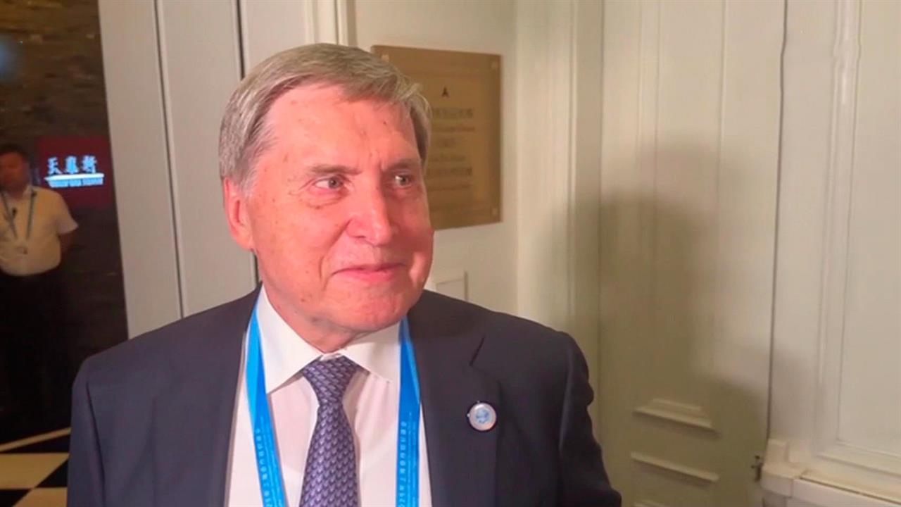 Ушаков сообщил, что концерт для гостей саммита ШОС начался с "Подмосковных вечеров"