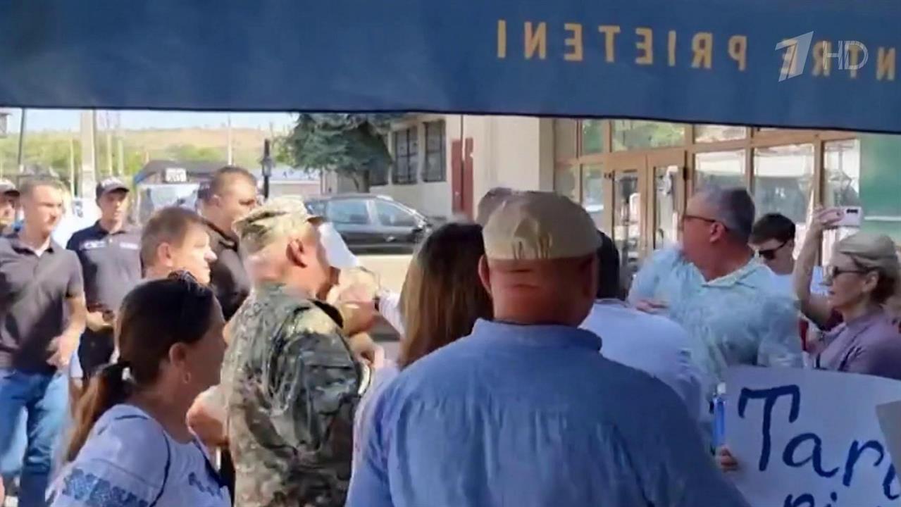 В Молдавии полиция устроила жесткую облаву на участников мирной акции оппозиционного блока "Победа"