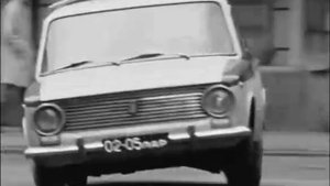 Взгляд назад 

Когда снимали без компьютерной графики.

«Быть лишним», 1976 год.