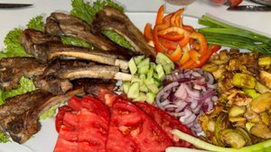 Вкусные бараньи ребрышки в мацони.