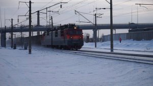 Электровоз ВЛ80С-1295 с коротким составом.