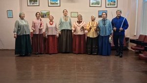 Ансамбль русской песни "Иволга"  
Песня "По улице добрый молодец идёт "