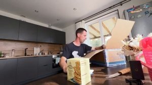 Часть 23. Егор встретил матерого кота. Получили посылку из Нью-Йорка