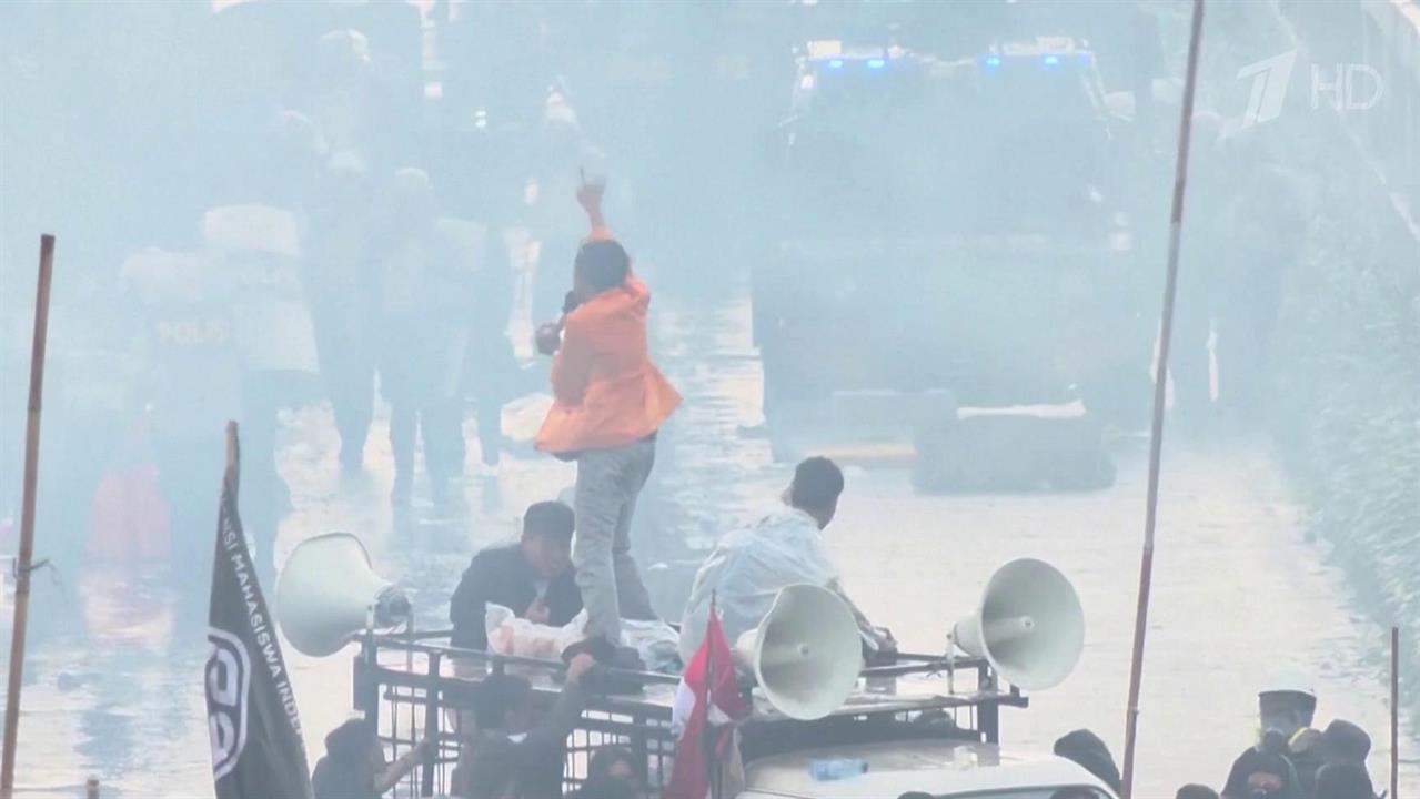 В Индонезии проходят массовые беспорядки