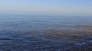 Последние денёчки лета на пляже. Море  спит, рыбаки тоже...