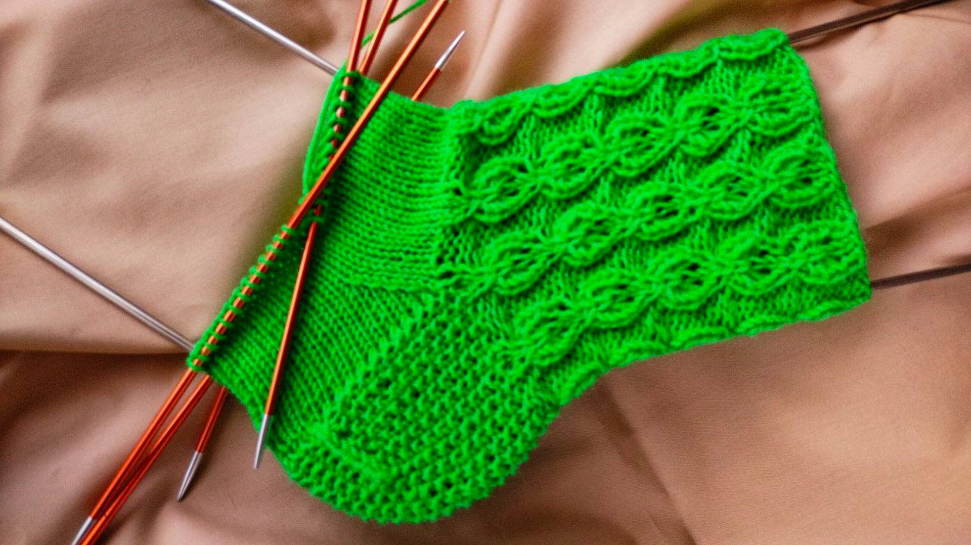 Удивительно затейливый узор для носков / подробный мк / узоры спицами для начинающих. смотреть онлайн