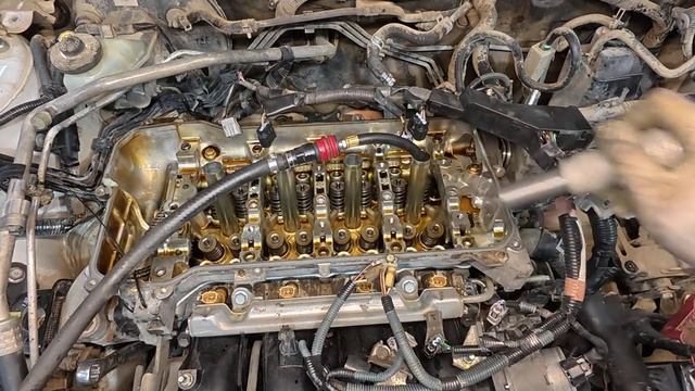 Замена колпачков на моторе с Valvematic Toyota смотреть онлайн