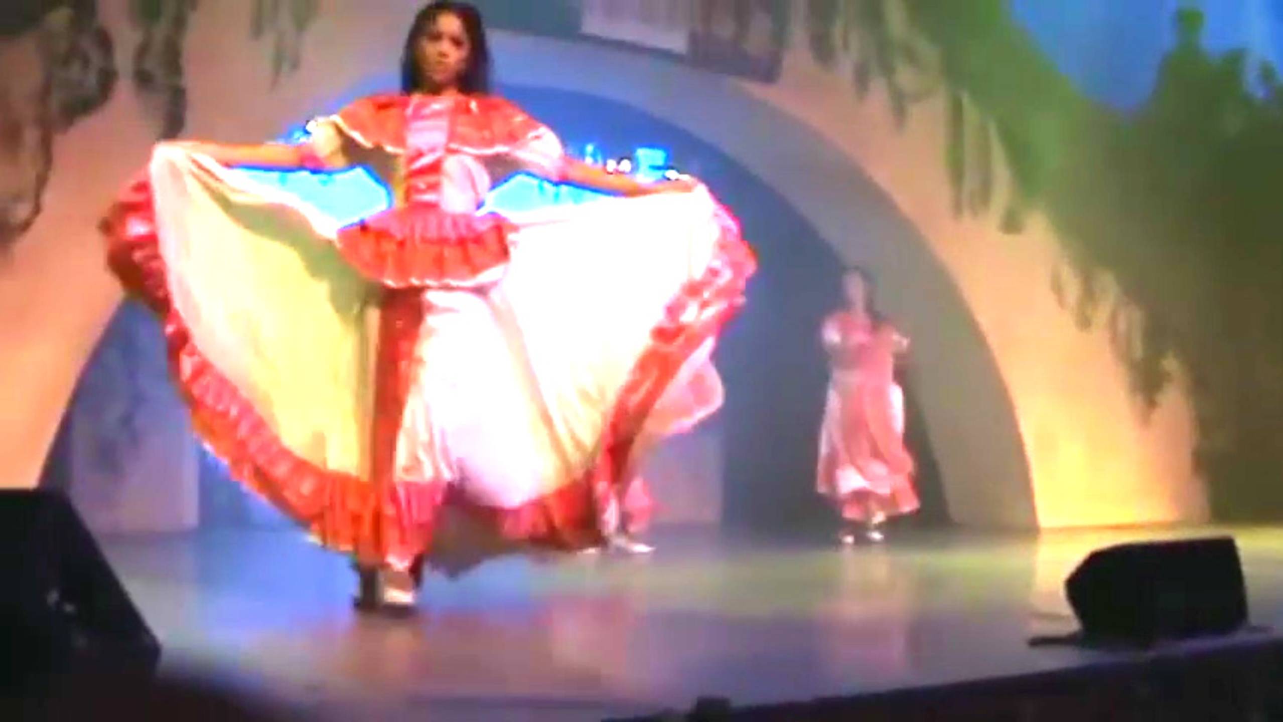 Танцевальная Мексика PortAventura , август 2012 г. смотреть онлайн