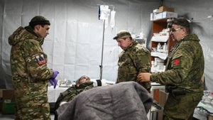 «Приходится лечить все»: военные медики о помощи бойцам ВС РФ в зоне спецоперации